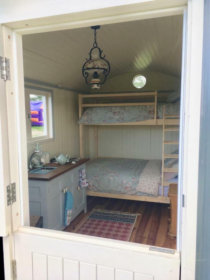ホテルBluebell Lane Glamping ニューリー エクステリア 写真